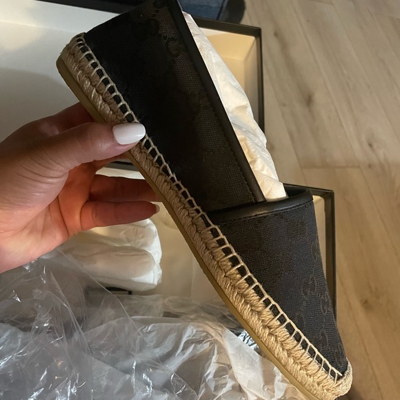 BRAND NEW AUTHENTIC Gucci Espadrilles size 39 (US9) runs small - Picture 1 of 5